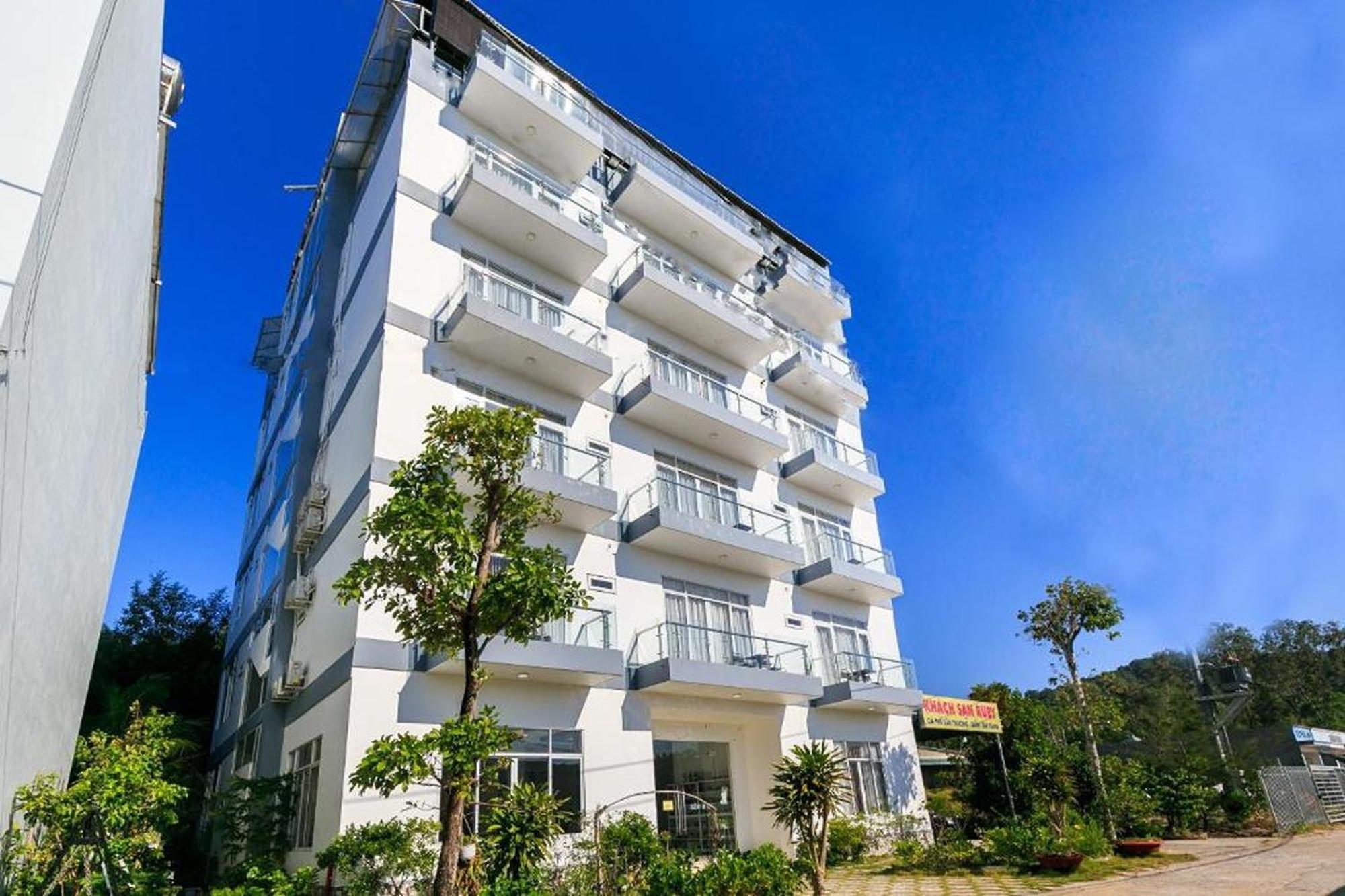 Ruby Hotel Дуонг-Донг Экстерьер фото