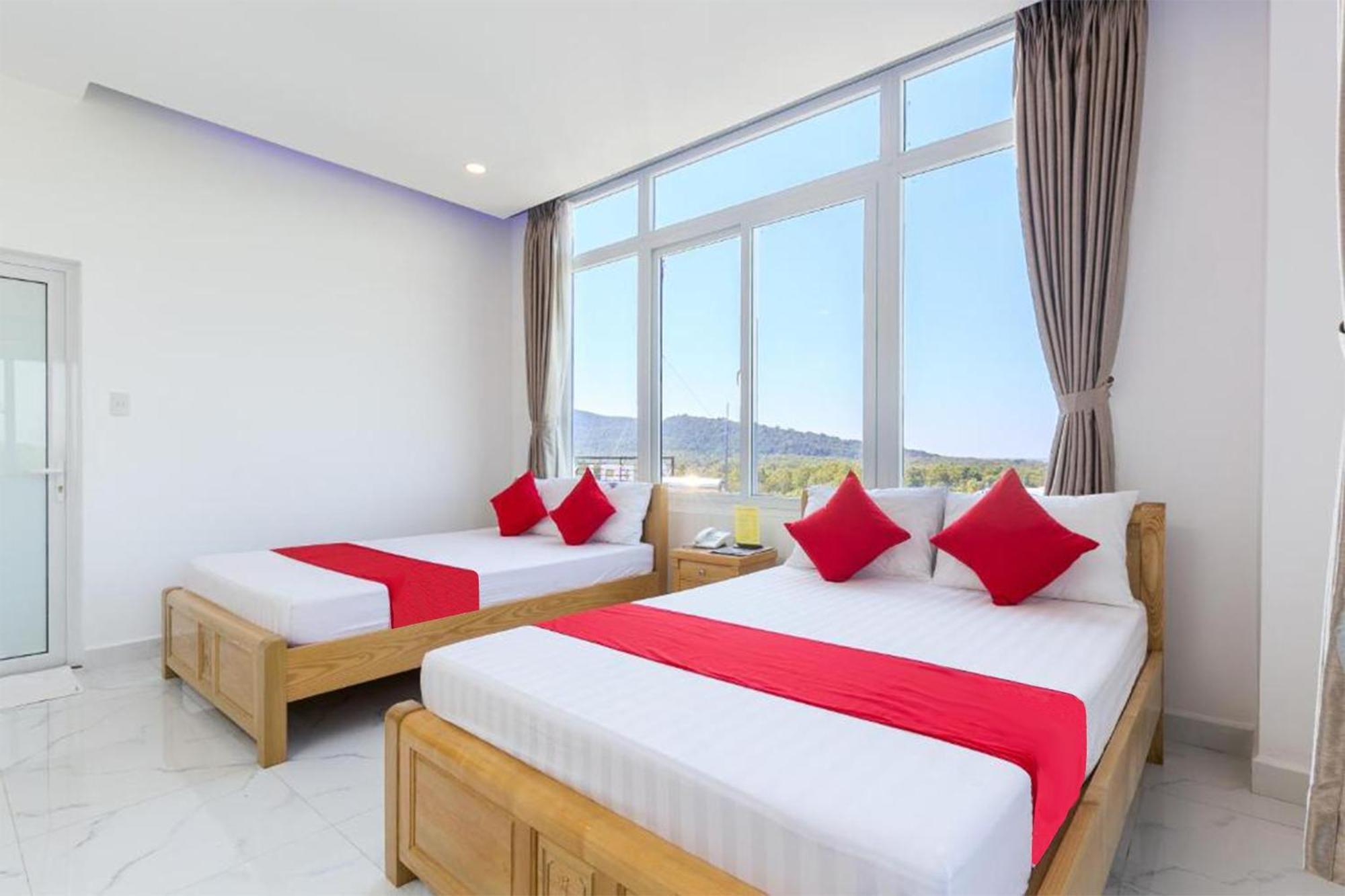 Ruby Hotel Дуонг-Донг Экстерьер фото