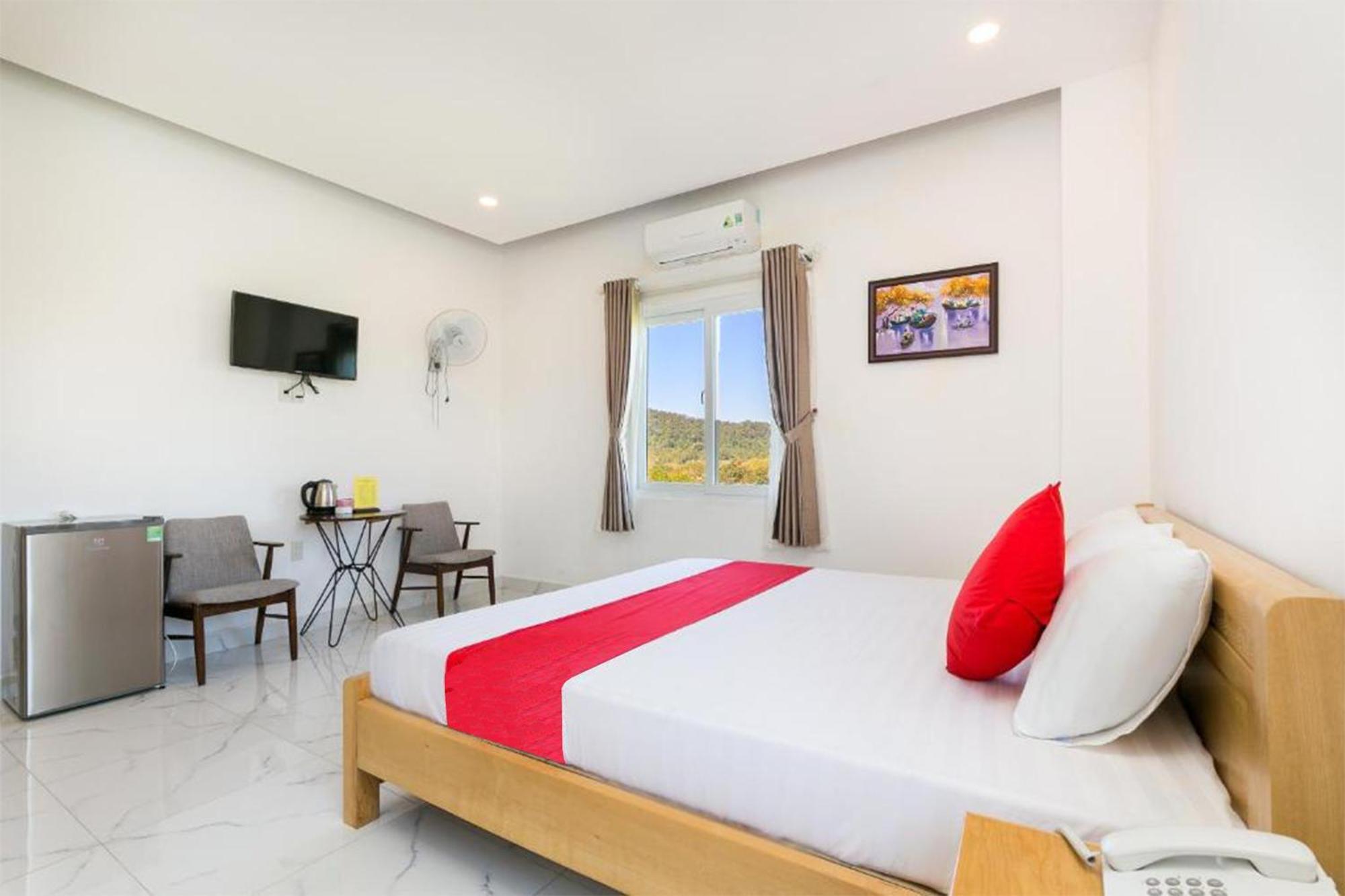 Ruby Hotel Дуонг-Донг Экстерьер фото