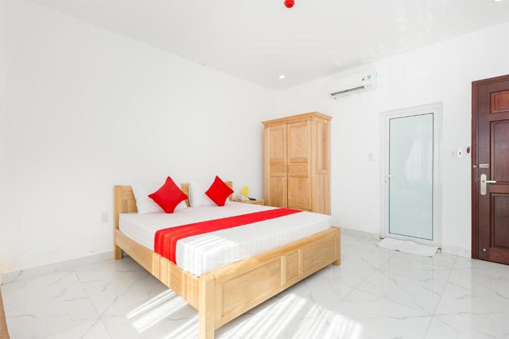 Ruby Hotel Дуонг-Донг Экстерьер фото